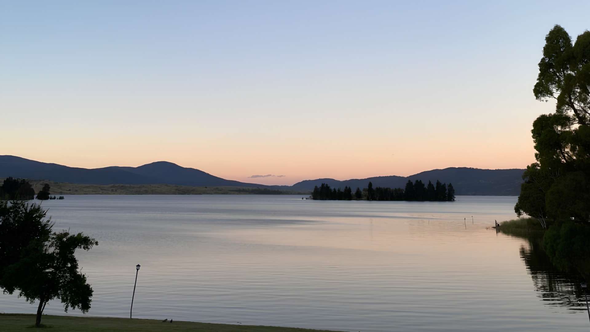 Lake Jindabyne island